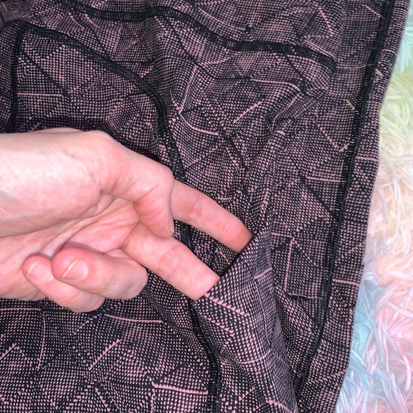 lululemon athletica Pink Geometric Leggings with pockets - Picture 7 of 9